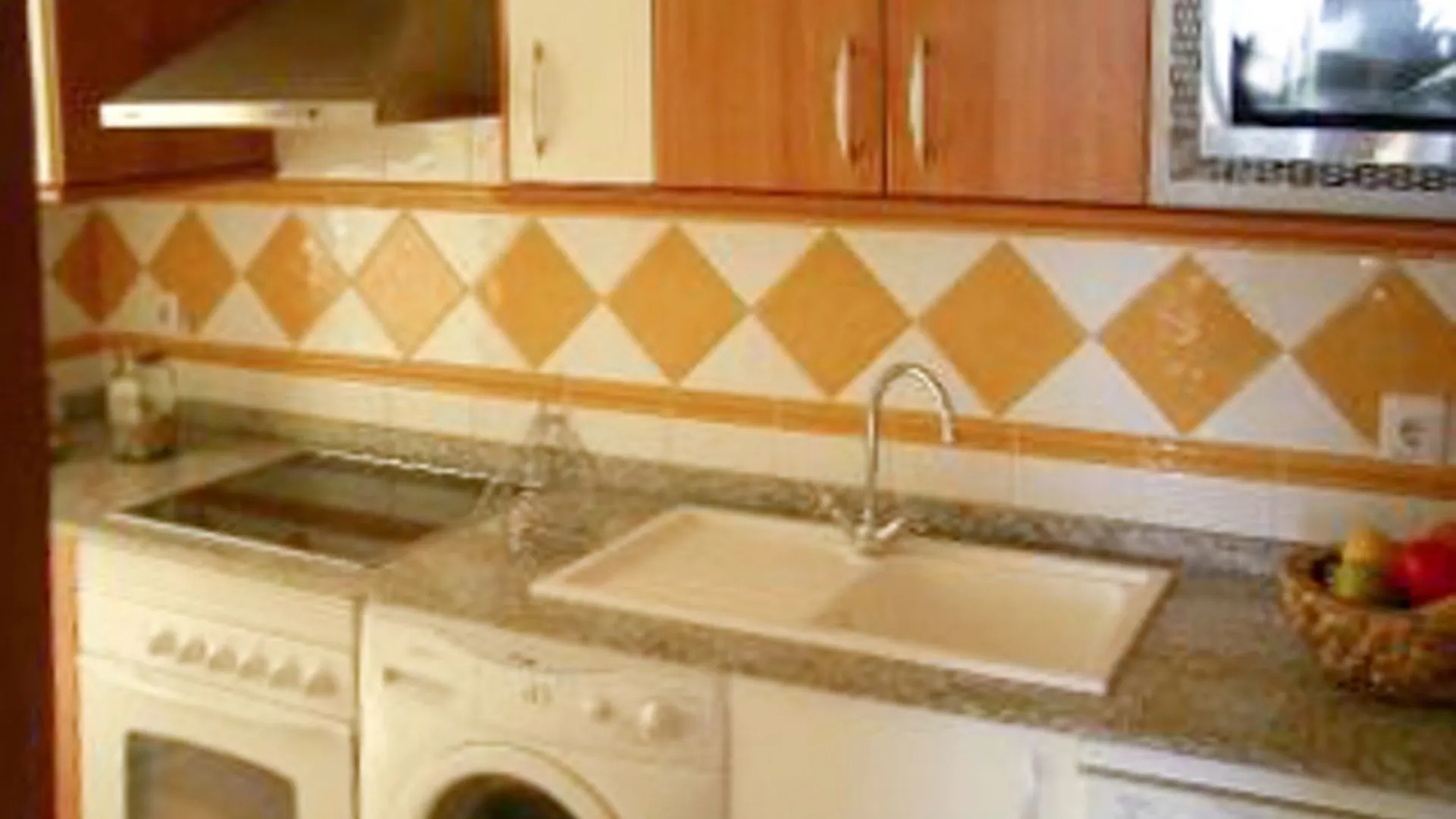 Sunny 2-Bedroom Apartment With Access To Multiple Swimming Pools Only ベラ
