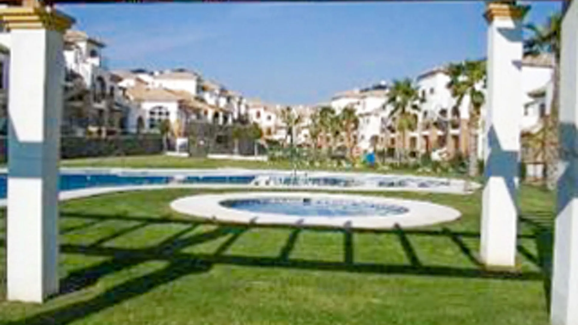 Sunny 2-Bedroom Apartment With Access To Multiple Swimming Pools Only ベラ
